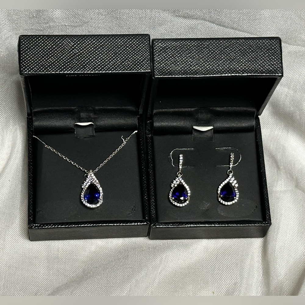 STUNNING NWOT R.H. Macy & Co Sapphire Necklace and Earring Set READ DESCRIPTION